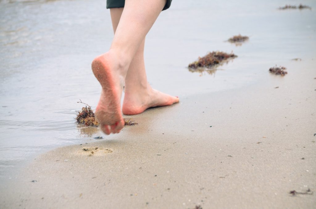 Füße am Strand barfuß_FUSSFUTTER Titelbild